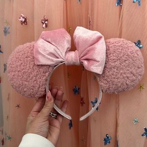 Pink fluffy Minnie ears